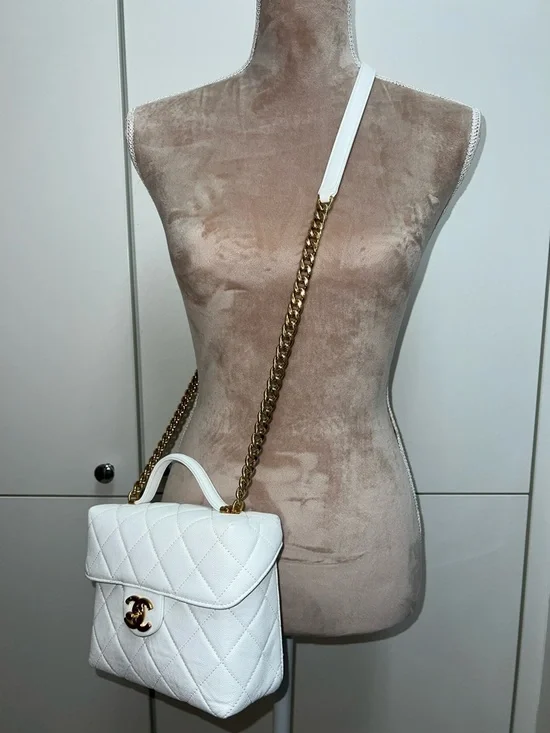 CHANEL White Quilted Top-Handle Shoulder Bag with Gold Hardware - Picture 5 of 7